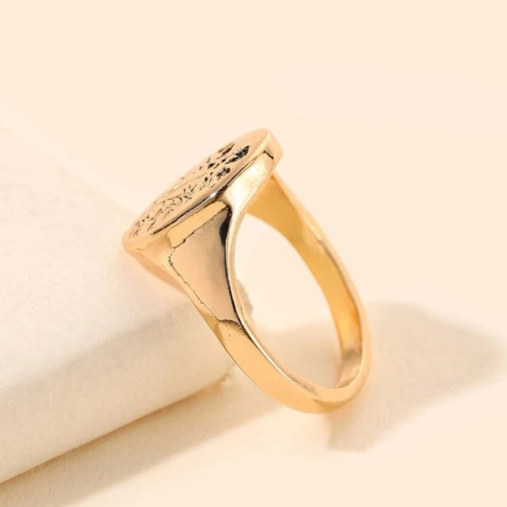 💕 3 for $30: Gold Flower Signet Ring - Picture 2 of 5